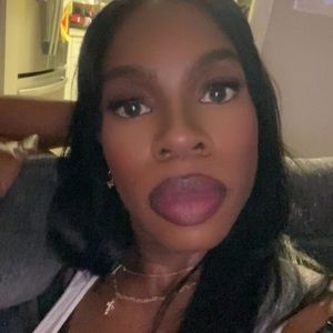 Meet your Posher, Monique